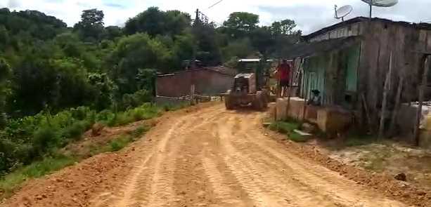 Camacã: Fim de mandato e o prefeito Oziel não para de trabalhar. Já passam de 50 ruas calçadas